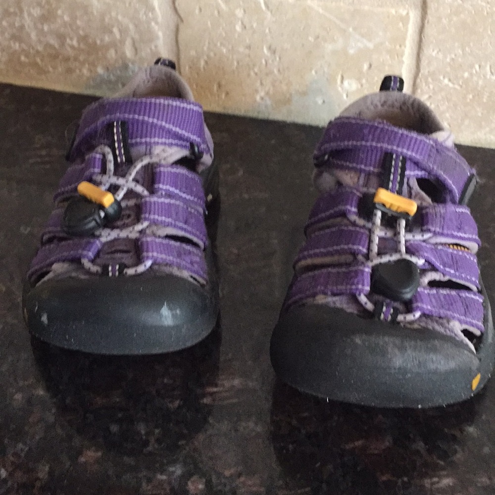 Toddler keen size 9 sandal